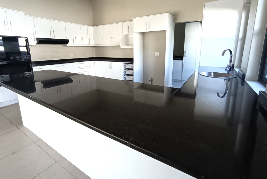 To Let 4 Bedroom Property for Rent in Atlantic Beach Golf Estate Western Cape